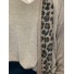 Top manches longues leopard et écharpe assortie