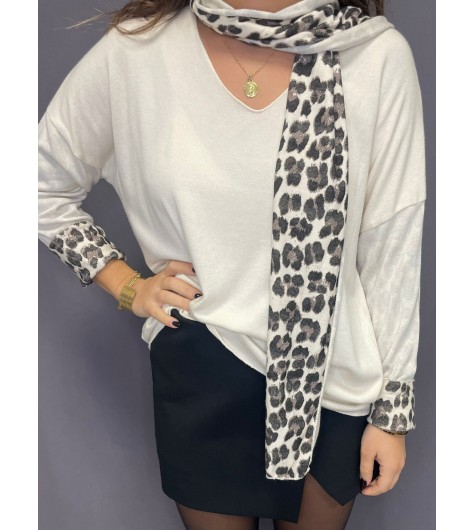 Top manches longues leopard et écharpe assortie