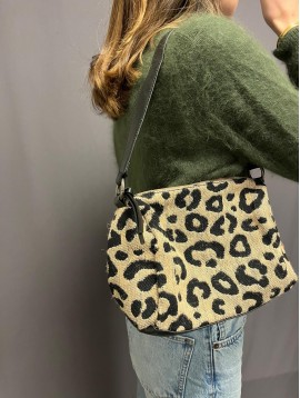 Sac porté travers effet paille et zip à l'avant 