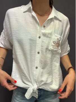 Chemise avec nœud et pochette avec fleur à sequin 