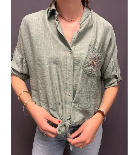 Chemise avec nœud et pochette avec fleur à sequin 