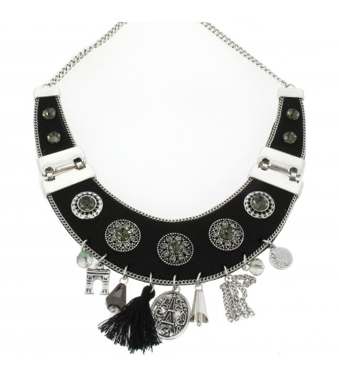 Collier - plastron avec gros strass.