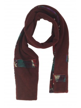 Scarf - Fleece and velvet look with stylish printing.