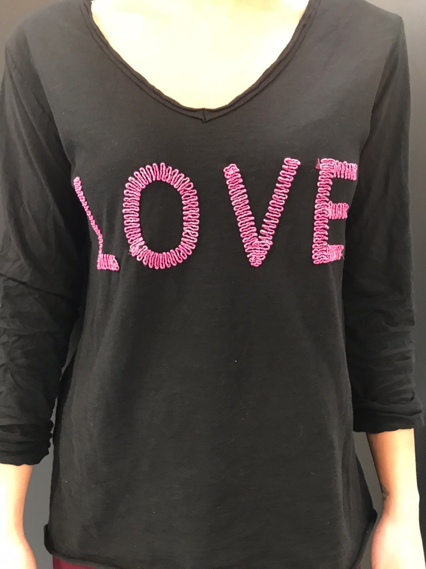 Tshirt - Uni manches longues avec mot LOVE devant.