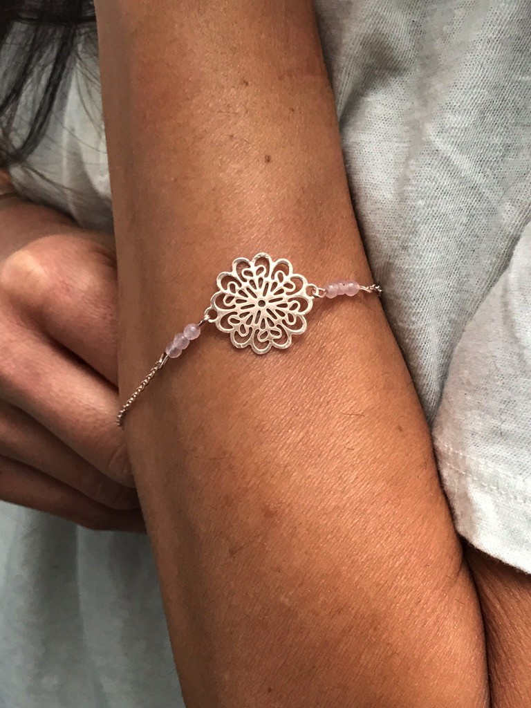 Bracelet - Rosace filigrane avec perles.
