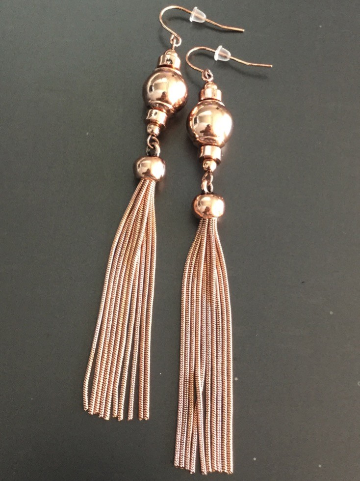 Boucles d'oreilles - Dégradée de boules et pompom en métal.