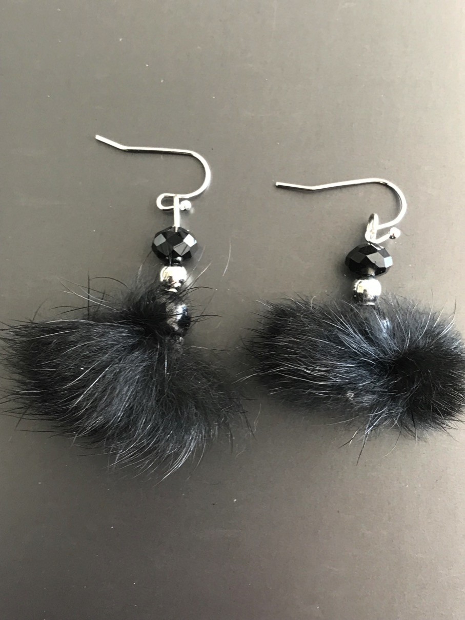 Boucles d'oreilles - Pompon fourrure et perles