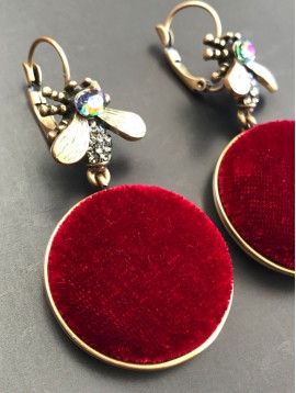 Boucles d'oreilles - Pastilles en velours avec abeille.