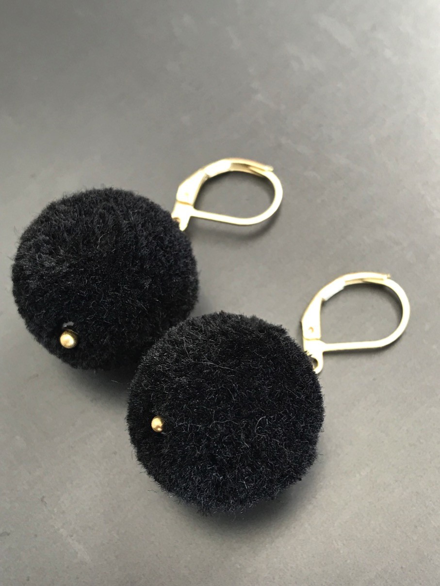 Boucles d'oreilles - Boules pompons.