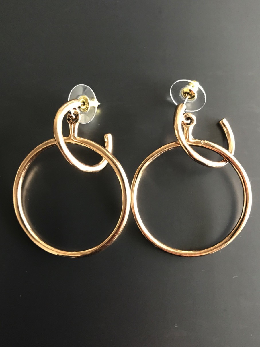 Boucles d'oreilles - Anneaux entrelacés.