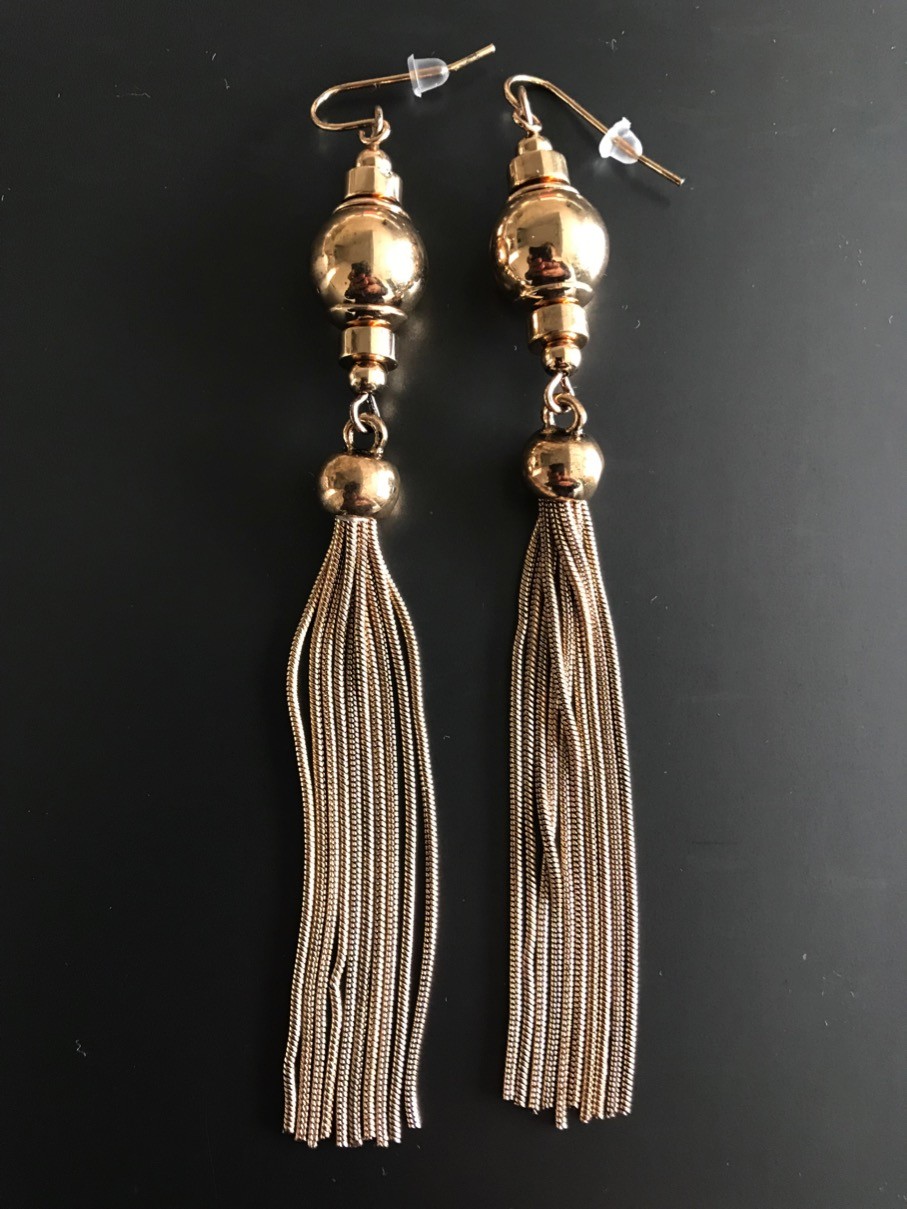 Boucles d'oreilles - Dégradée de boules et pompom en métal.