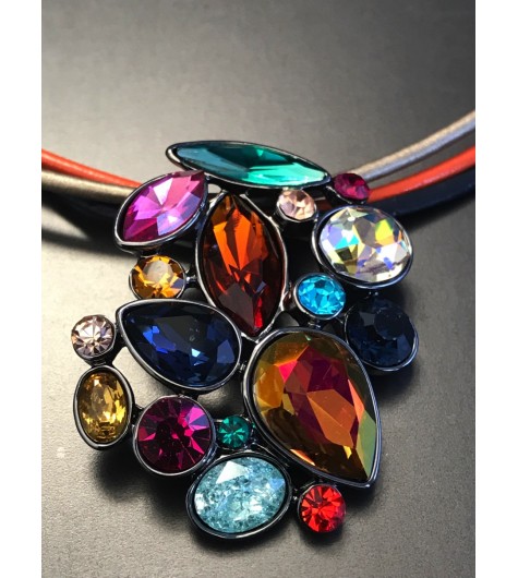 Collier - Grappe de pierres sur multicordons cuir