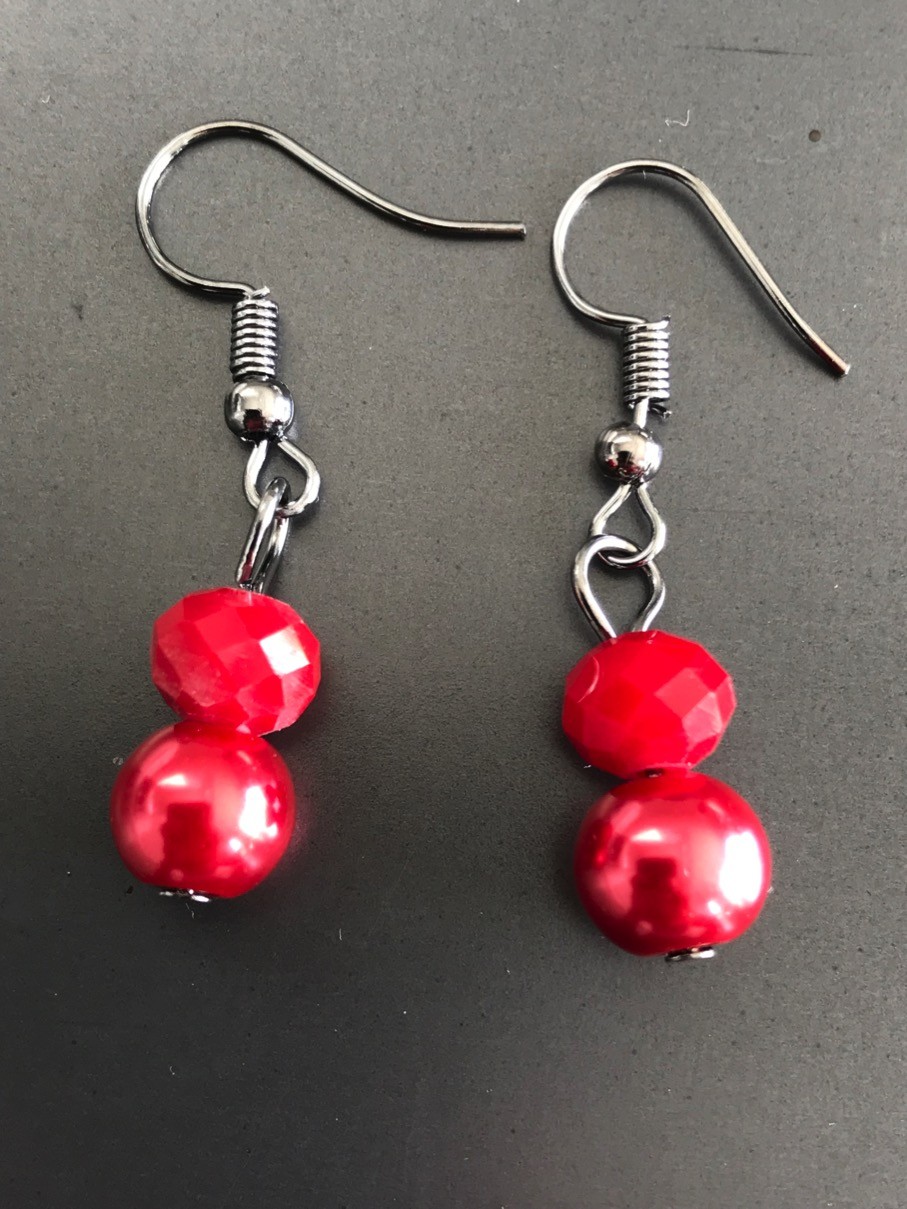 Boucles d'oreilles - Perles facettes et rondes.