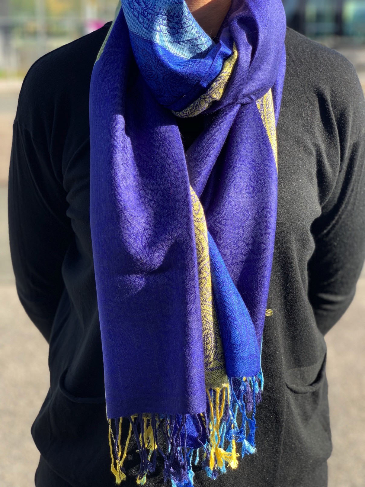 Étole - Motif arabesque et franges.