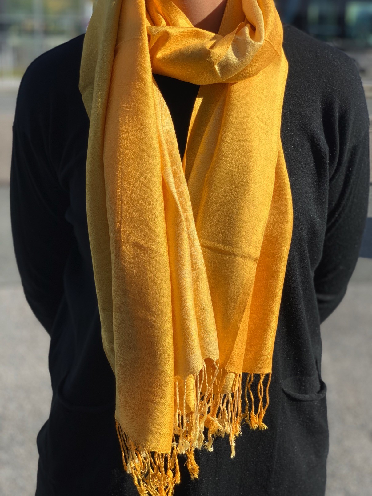 Étole - Motif arabesque et franges.