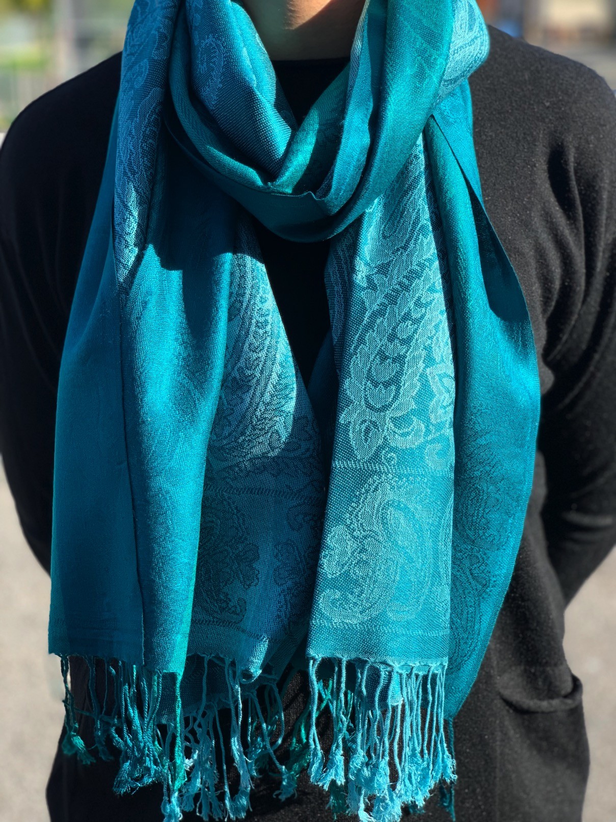 Étole - Motif arabesque et franges.