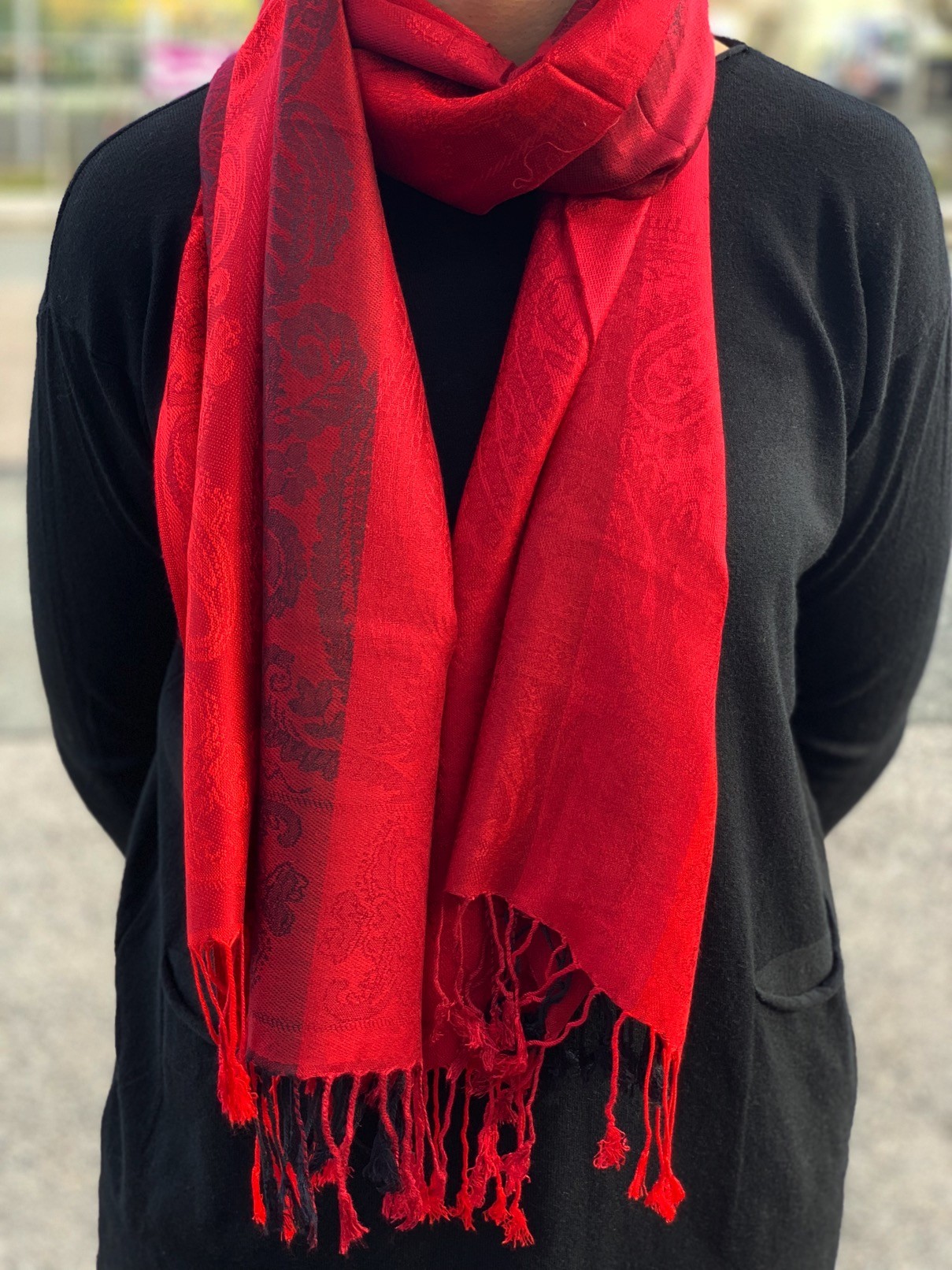 Étole - Motif arabesque et franges.