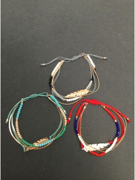 Bracelet - Coulissant multirangs avec plume métallique.