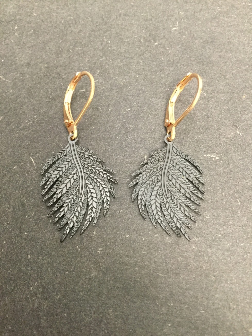 Boucles d'oreilles - Plume mat.