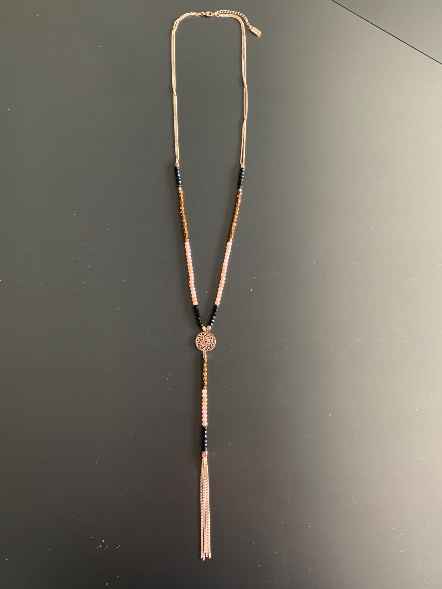 Collier Long - Rond filigrane avec perles à facettes.