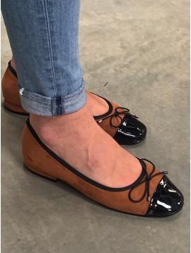 Ballerines bout vernis avec noeud fin dessus