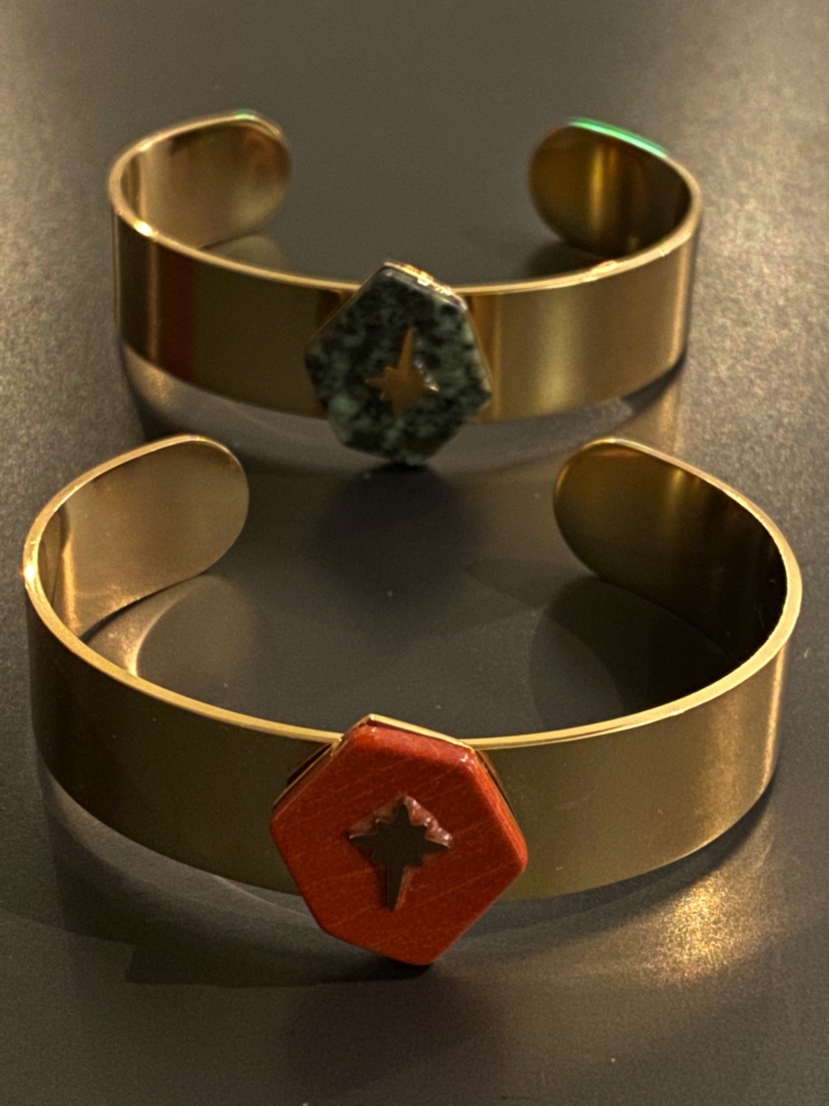 Bracelet Acier - Jonc ouvert hexagone en pierre avec étoile