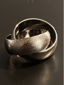 Bague - Anneaux lisse et brossé croisés