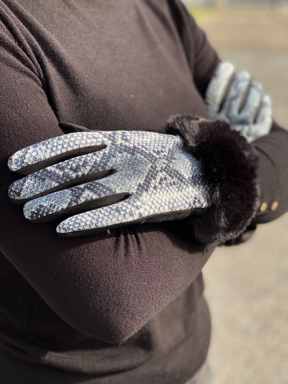 Gants peau de pêche façon reptile avec bord fourrure