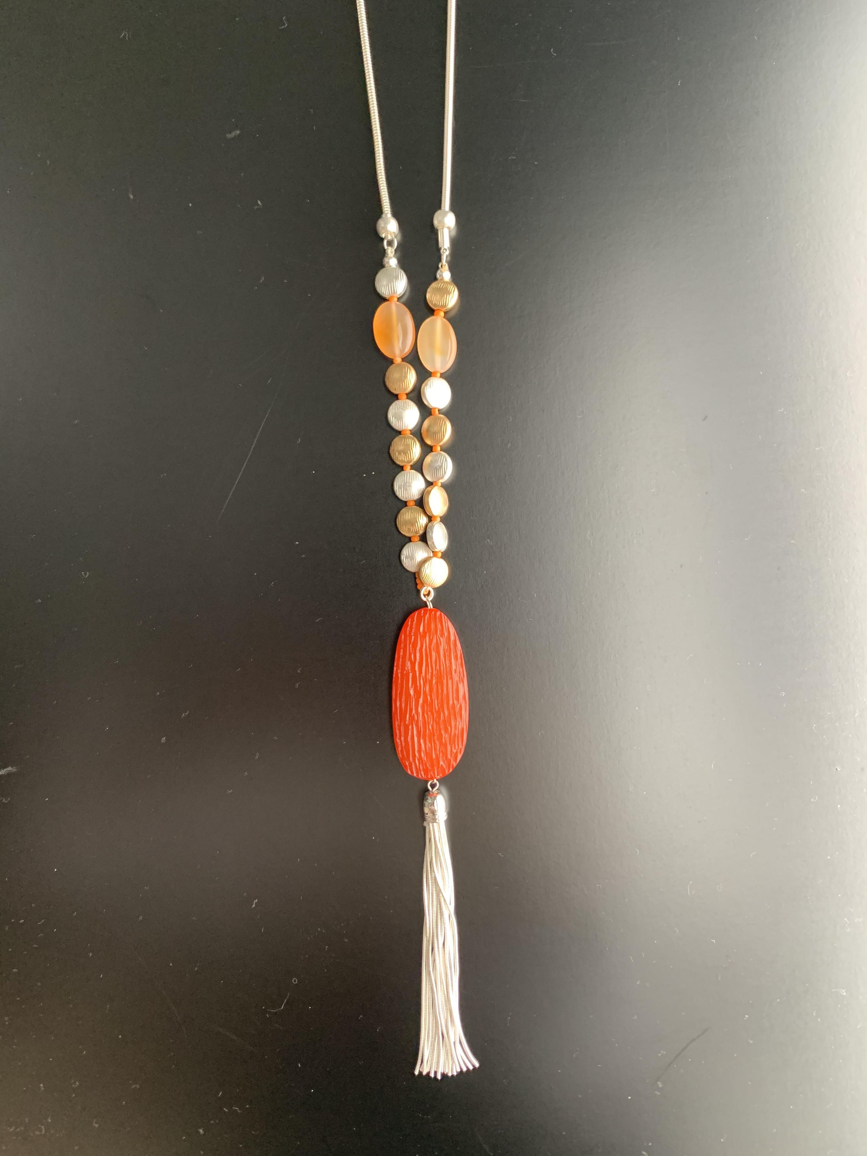 Collier Long - Grosse pierre résine avec pompon métal