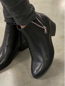 Bottines avec petit talon et zip sur le côté