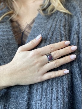 Bague Acier - Jonc ouvert avec détails pastilles et pierre