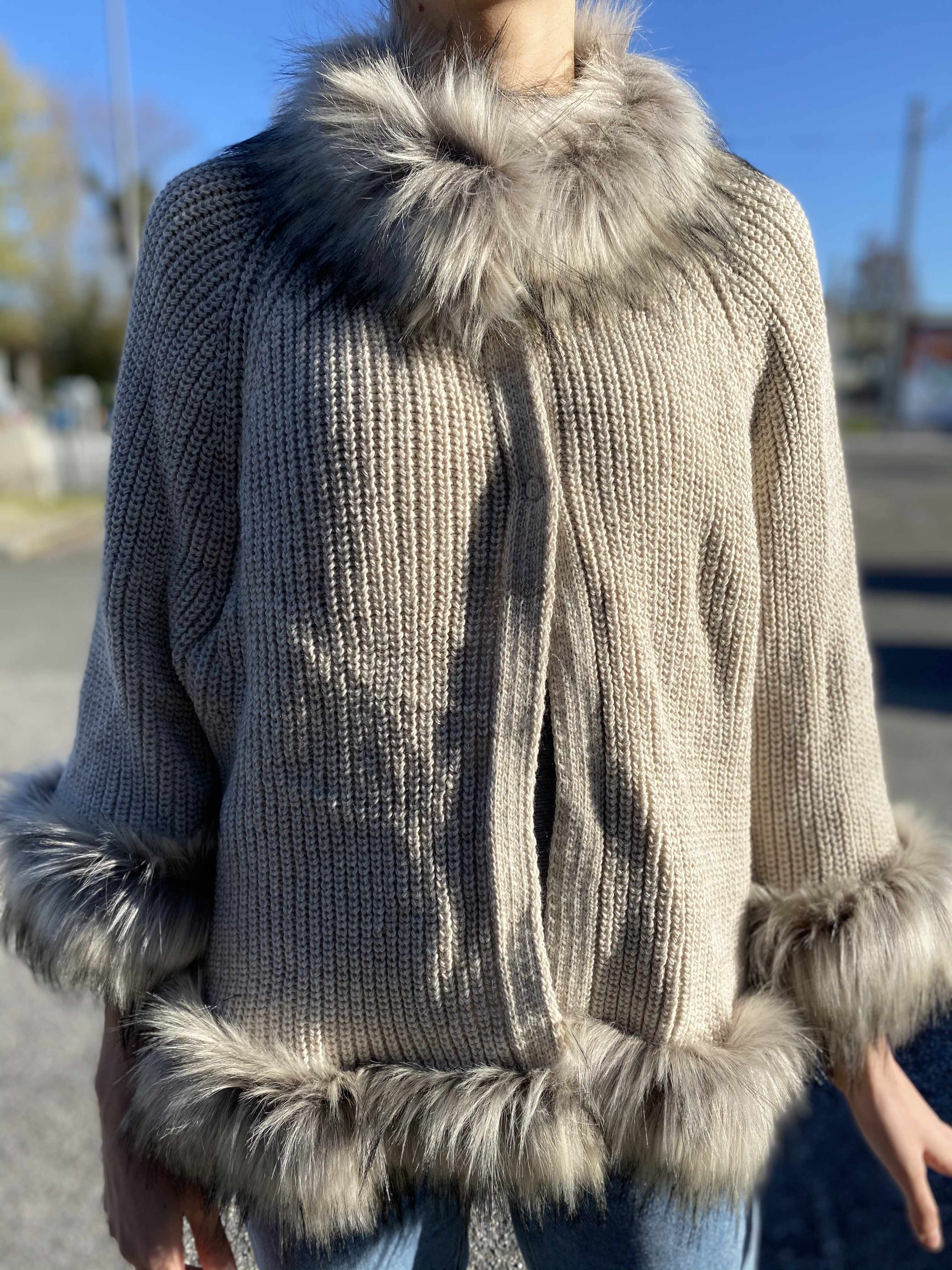 Veste Tricot avec fausse fourrure et laine 