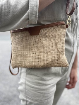 Pochette en jute garnie cuir avec anse ajustable 