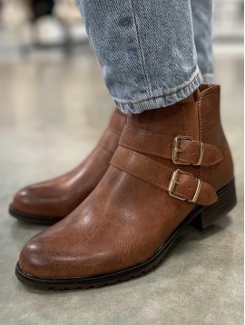 Bottines avec petit talon et 2 boucles sur le côté