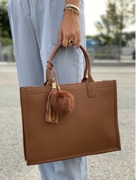 Sac porté épaule A4 style avec pompon et boule en fourrure 