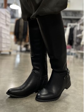 Bottes cavalière avec petite boucle sur le côté