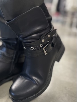 Bottines avec petit talon et multi liens boucles et rivets