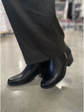 Bottines avec petit talon et zip sur le côté