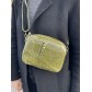 Sac cuir porté travers style carré avec détails zip sur le devant 