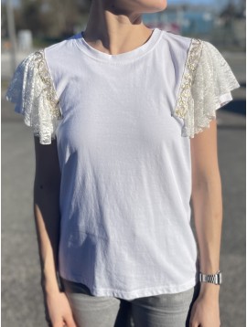 Tee shirt dentelle sur les manches