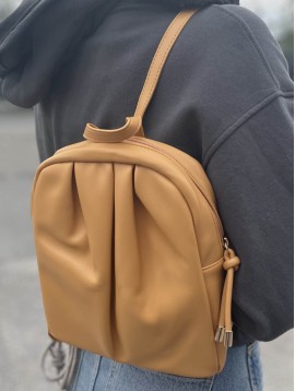 Sac à dos petit format lisse effet plissé sur le devant 