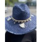 Chapeau forme panama en raphia avec bande coquillages et pompons 