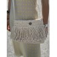Sac/pochette tressé avec zip et franges porté travers 