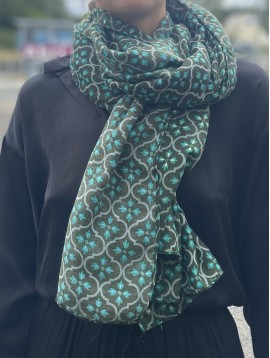 Echarpe imprimée trèfles et lurex
