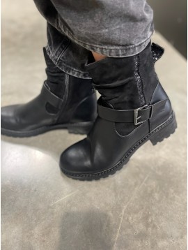 Bottines avec petit talon et lien boucle et ligne de strass