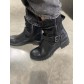 Bottines avec petit talon et lien boucle et ligne de strass