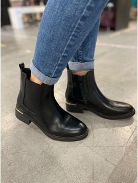 Bottines avec petit talon surmonté d'une baguette métal