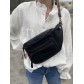 Sac synthé souple forme banane avec compartiment zippé devant 