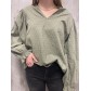 Top manches longues blouse avec pois surpiqués ton surton et col V 