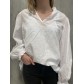 Top manches longues blouse avec pois surpiqués ton surton et col V 